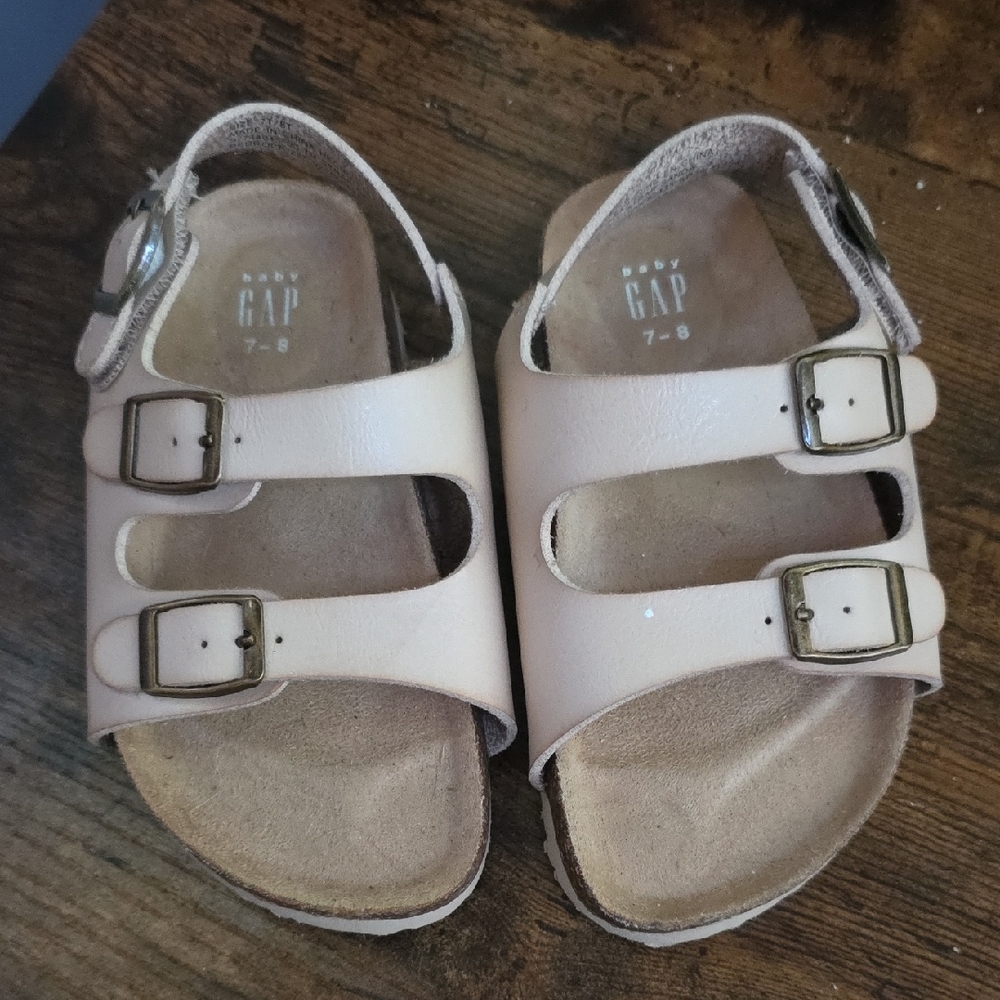 GAP Cream Sandals Comfortable Two-Strap Design